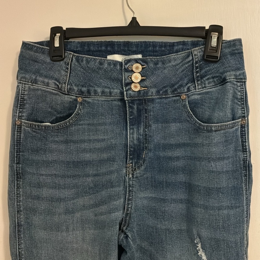 Kancan Estilo High Rise Flare Leg Twisted Seam Jeans Distressed hem. Size 30 - Picture 2 of 5